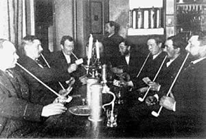 Pfeifenköpfe am Runden Tisch